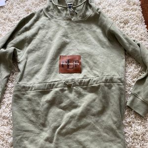 Pretty Little Thing sweater